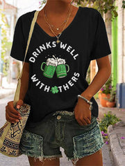 Women's St. Patrick's Day Drinks Well With Others Green Beer Print Casual V-Neck Tee