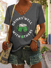 Women's St. Patrick's Day Drinks Well With Others Green Beer Print Casual V-Neck Tee