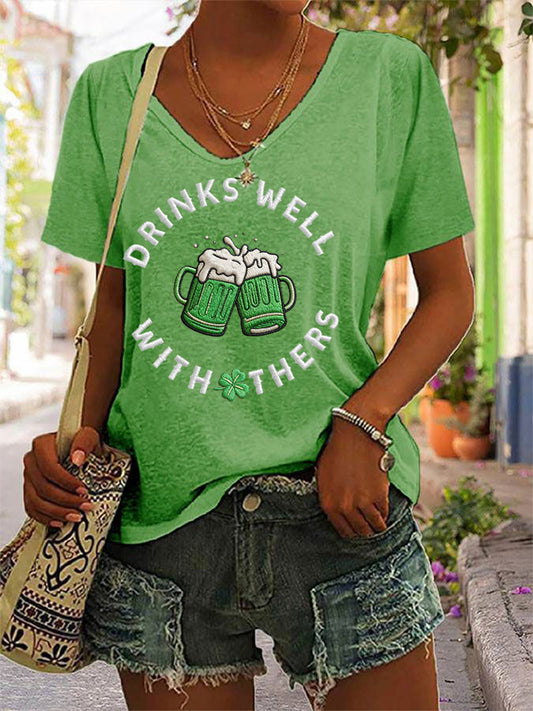 Women's St. Patrick's Day Drinks Well With Others Green Beer Print Casual V-Neck Tee