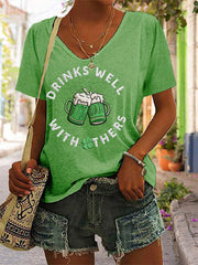 Women's St. Patrick's Day Drinks Well With Others Green Beer Print Casual V-Neck Tee