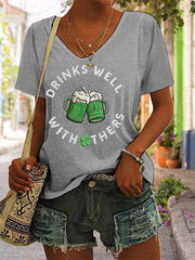 Women's St. Patrick's Day Drinks Well With Others Green Beer Print Casual V-Neck Tee